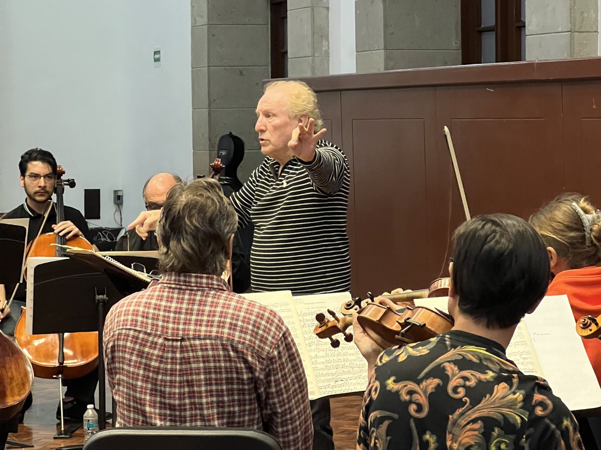 OFAcapulco's tweet photo. La #OFA realizó ensayo para el concierto "Música por Guerrero", a beneficio de #Acapulco, junto a los coros: de la Ciudad de México, Pro Música y Convivium Musicum, bajo la dirección de Enrique Diemecke. ✨🎼

¡Te esperamos este viernes en el @cenartmx!

#JuntosPorAcapulco https://t.co/22wfk88han