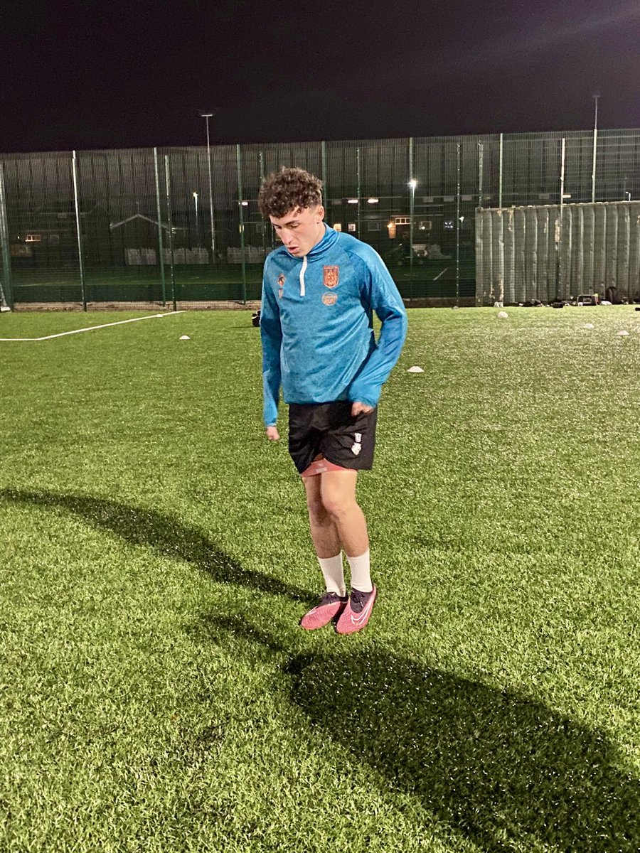 chorleyfc's tweet photo. Look who was back at training tonight 👀… @rhysfenlon 🖤🤍 https://t.co/8pFUQrKJJT