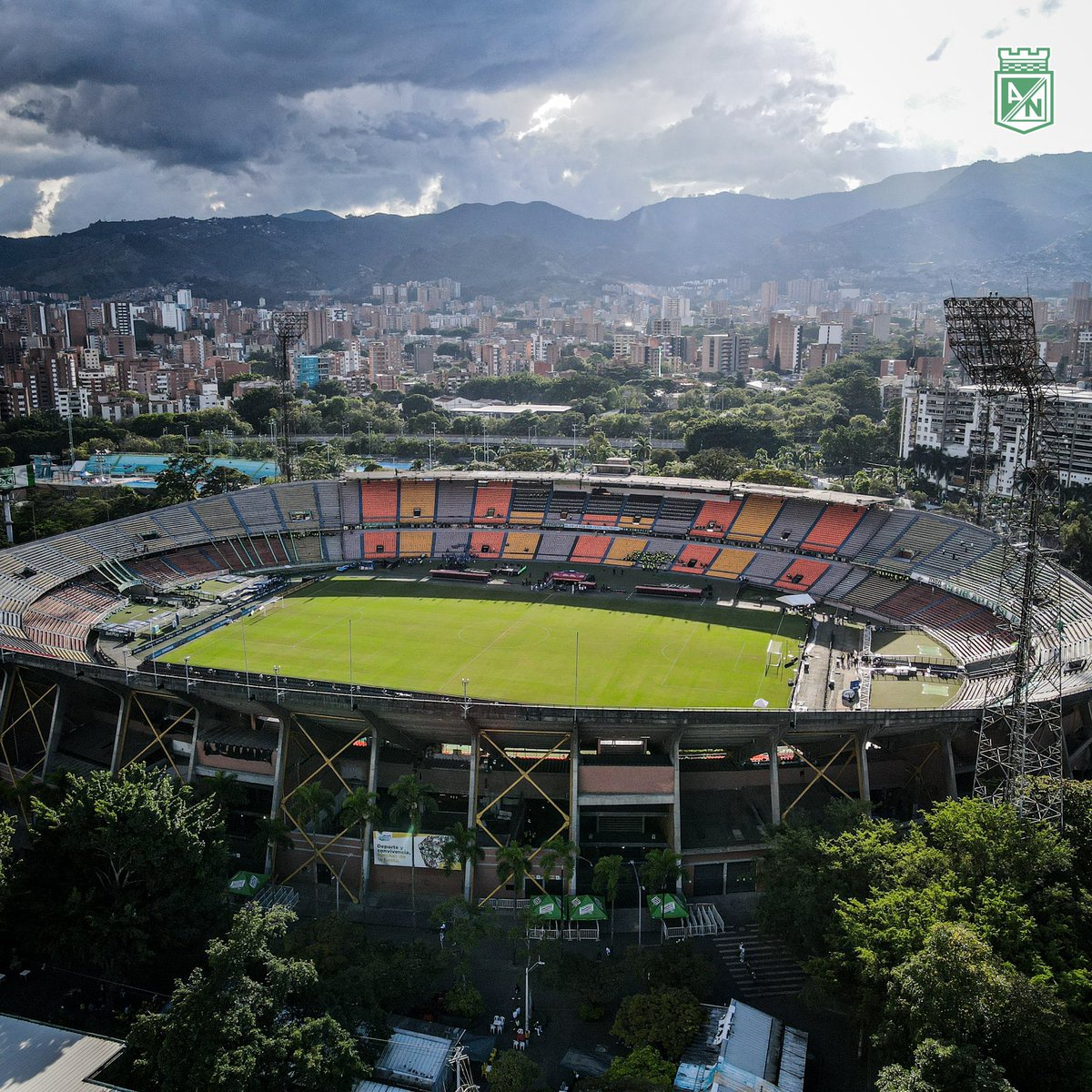 nacionaloficial's tweet photo. 📸 | Es una final y el Atanasio lo sabe, pronto se vestirá de Verde ⏳🏟️💚🤍

#VamosNacional 🇳🇬 https://t.co/q2MDPWjJ4l
