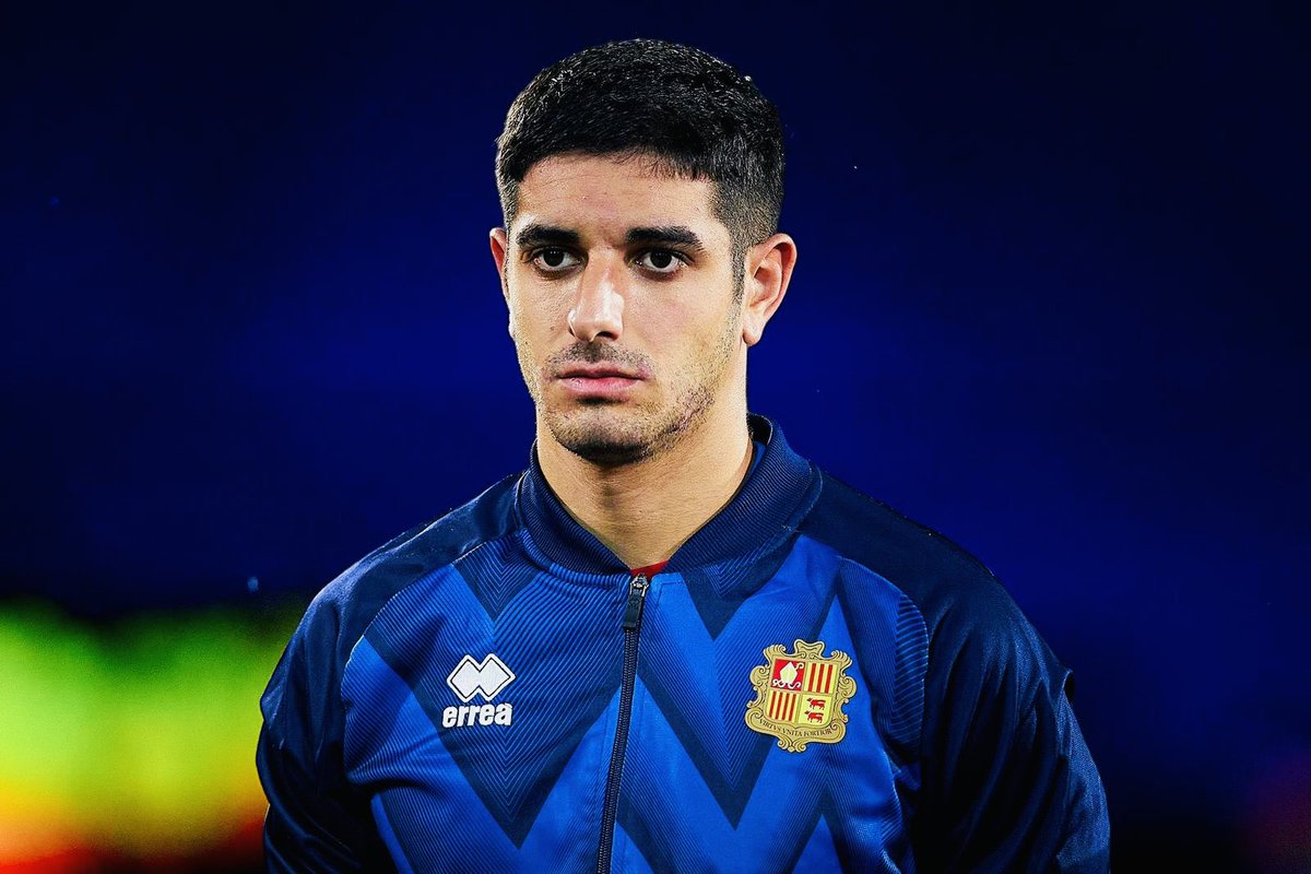 Eric_Vales's tweet photo. Punt i final als Qualifiers de la @EURO2024 
Sentiment d’orgull sempre al vestir la samarreta del meu país i de la meva selecció. Tornarem junts i més forts. VVF🇦🇩💪🏼 #euroqualifiers #EV #AND @Fedandfut @pdro_salado 📸😍 https://t.co/Pi2VdFyM4I