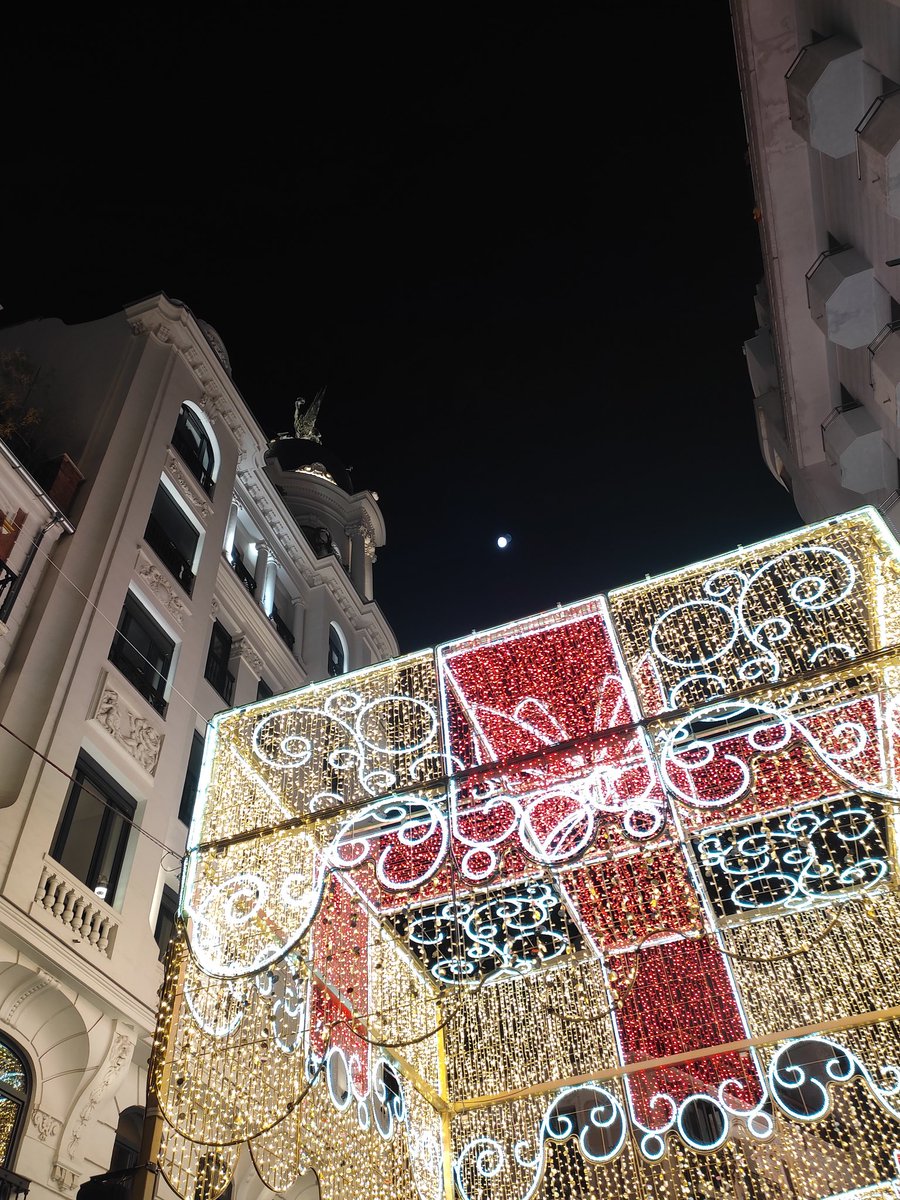 rebecabluesky's tweet photo. Valladolid se viste de navidad 🎄✨ https://t.co/MI6hckU853