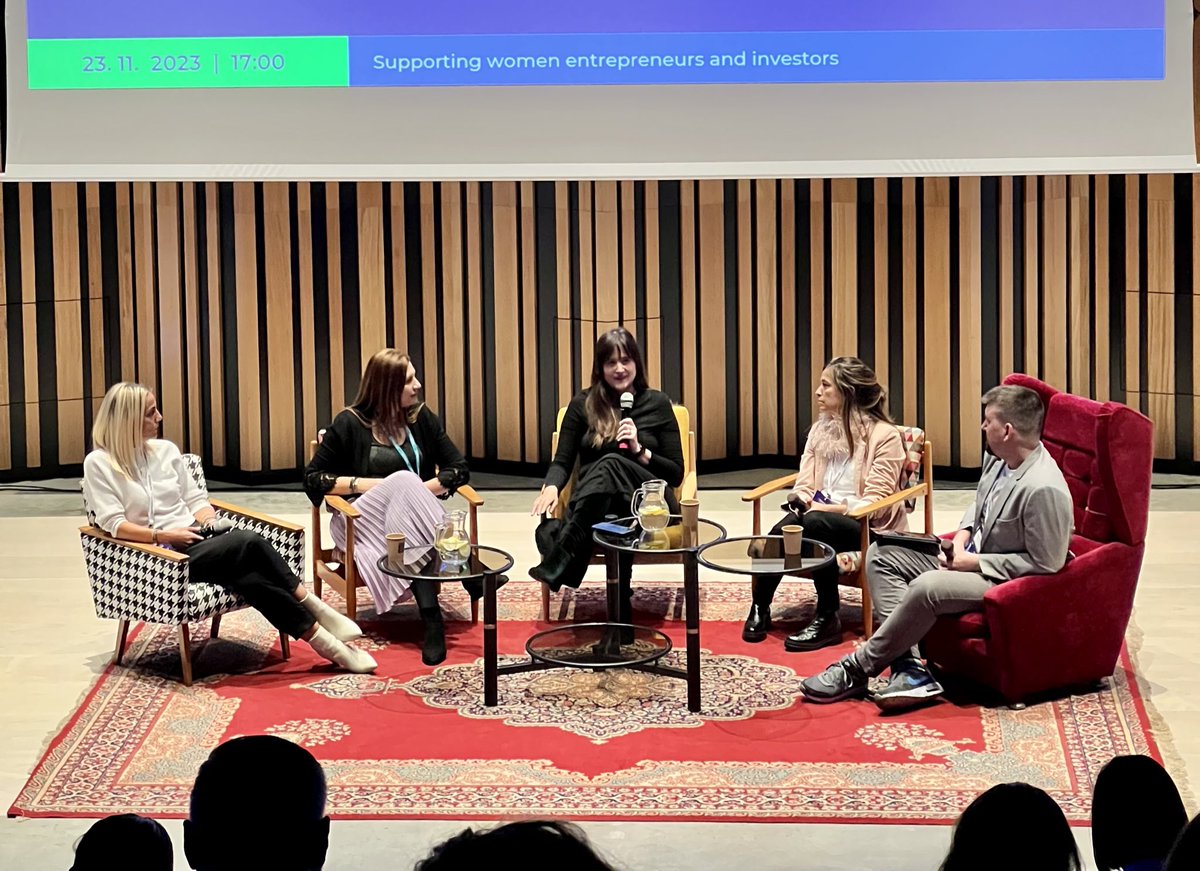 Pavlina_speaks's tweet photo. Thank you for having me #uniquesummit 🚀 https://t.co/mC8SwjaLgb