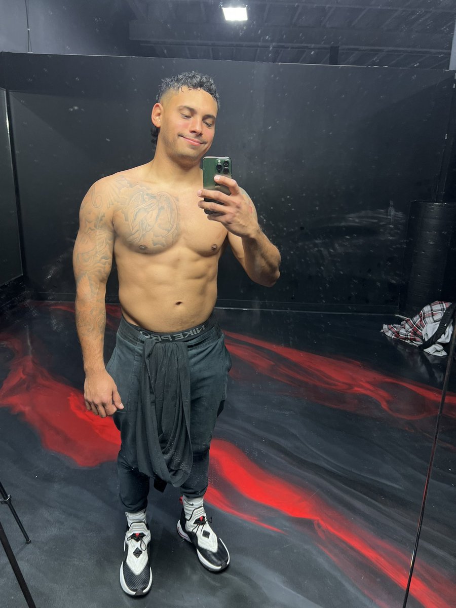 Flexingtin's tweet photo. Incline press
Warm up 8-10
Warm up 4-6
Top set 4+
Back off failure

Shoulder press
Warm up 8-10
Warm up 4-6
Top set 10+
Back off failure

Chest flys
2 sets of 10+ https://t.co/zcmadyD0Yx