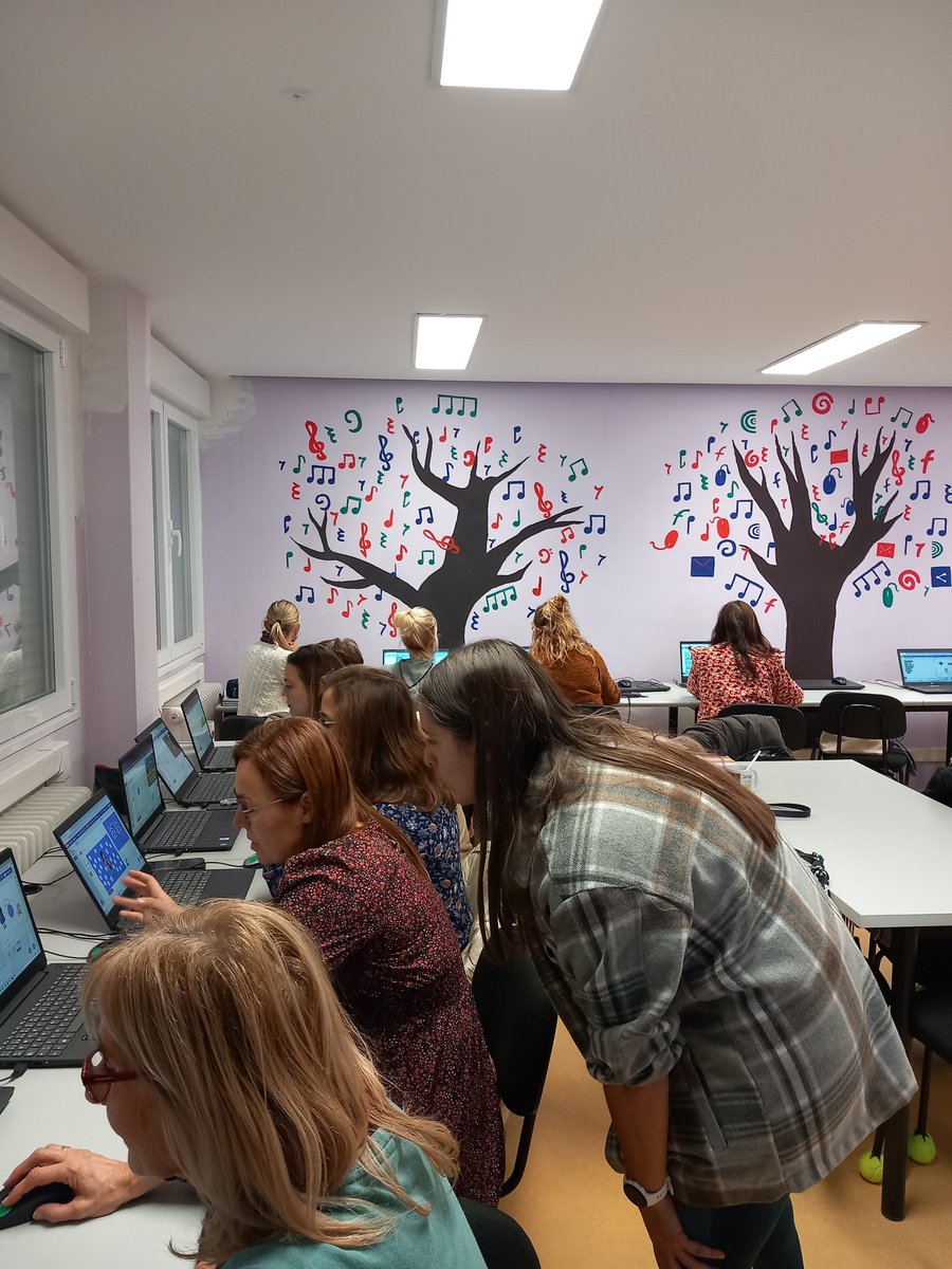 CeipLosValles's tweet photo. ¡Comenzamos la formación en centros con Scratch! 💻✨ Trabajaremos en el desarrollo de habilidades con TIC para impulsar proyectos alineados con los Objetivos de Desarrollo Sostenible. ¡Vamos por un aprendizaje significativo! 🌍📚  #Scratch #ODS #TIC @cfievalladolid
@educacyl https://t.co/nQQd3FFO8v