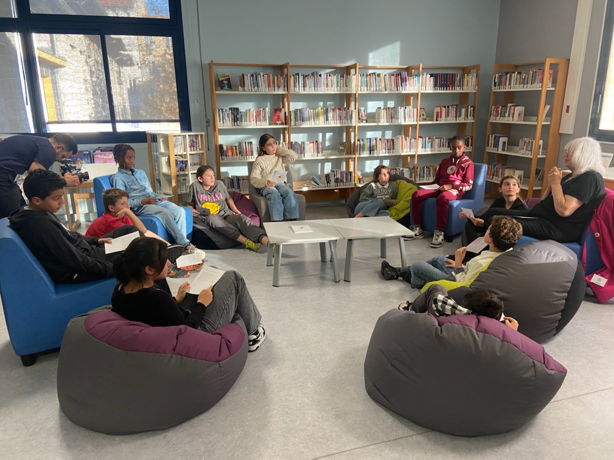 chacharugby's tweet photo. Une rencontre riche en émotions avec l'autrice Susie Morgenstern au CDI ! Merci à La Grande Librairie ! #littérature #lecture
https://t.co/8i67R0YbBT https://t.co/VNyDg6L2sQ