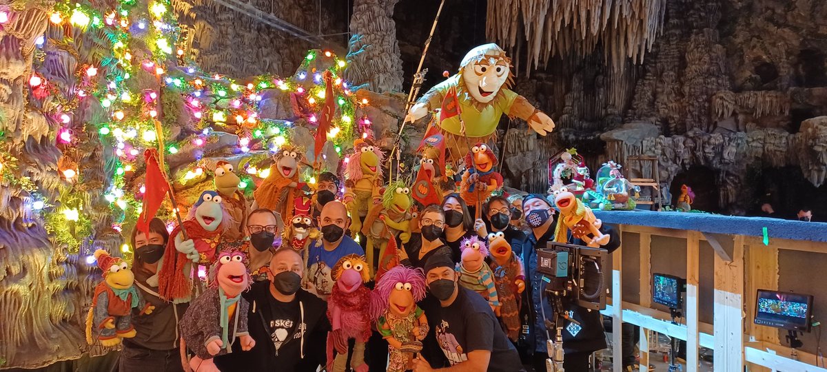 outtapez's tweet photo. It's been a year since last year's @Macys Thanksgiving Day Parade with a featured @FraggleRock spot thanks to @hensoncompany @AppleTV.
Thanks to @hodakotb for the memorable "legendary Jim Henderson" introduction. #puppets #bts #parade #inkspot https://t.co/3lVl4saggV
