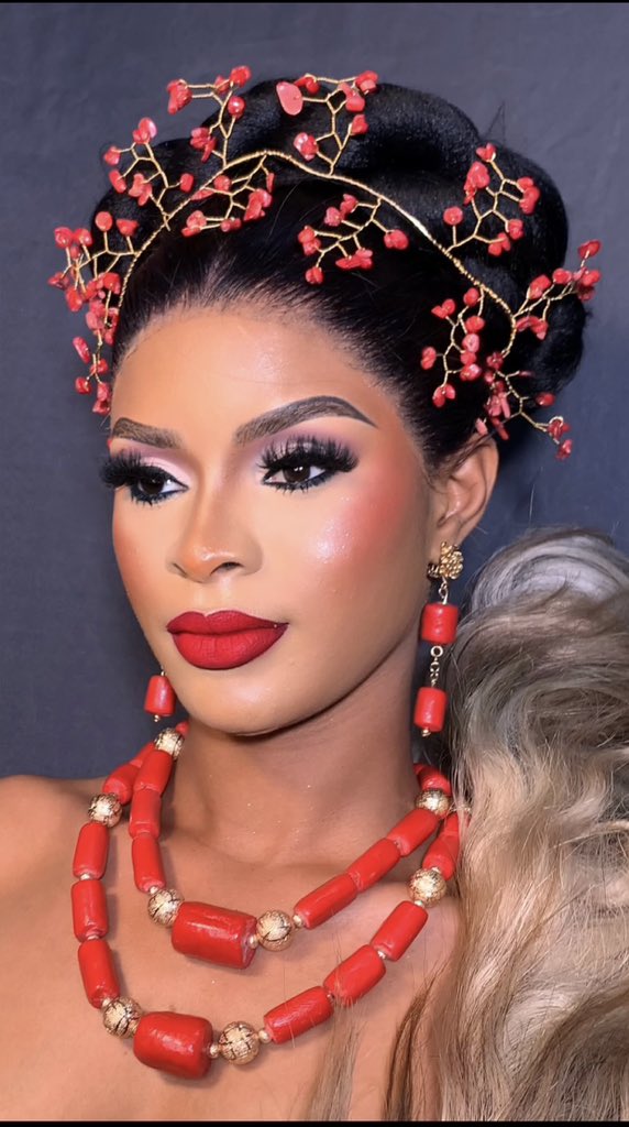 nifyeesignature's tweet photo. Dropping this here
Hope you lovelies do well to pls patronize me
Makeup / video edit by me
You can check my IG page @nifyees_signature for more of my work
Pls help like, comment and share
Trust me guys I'm affordable and good 
For your owambe slay 
Birthday shoot 
Brides https://t.co/cyaYiEtNMJ