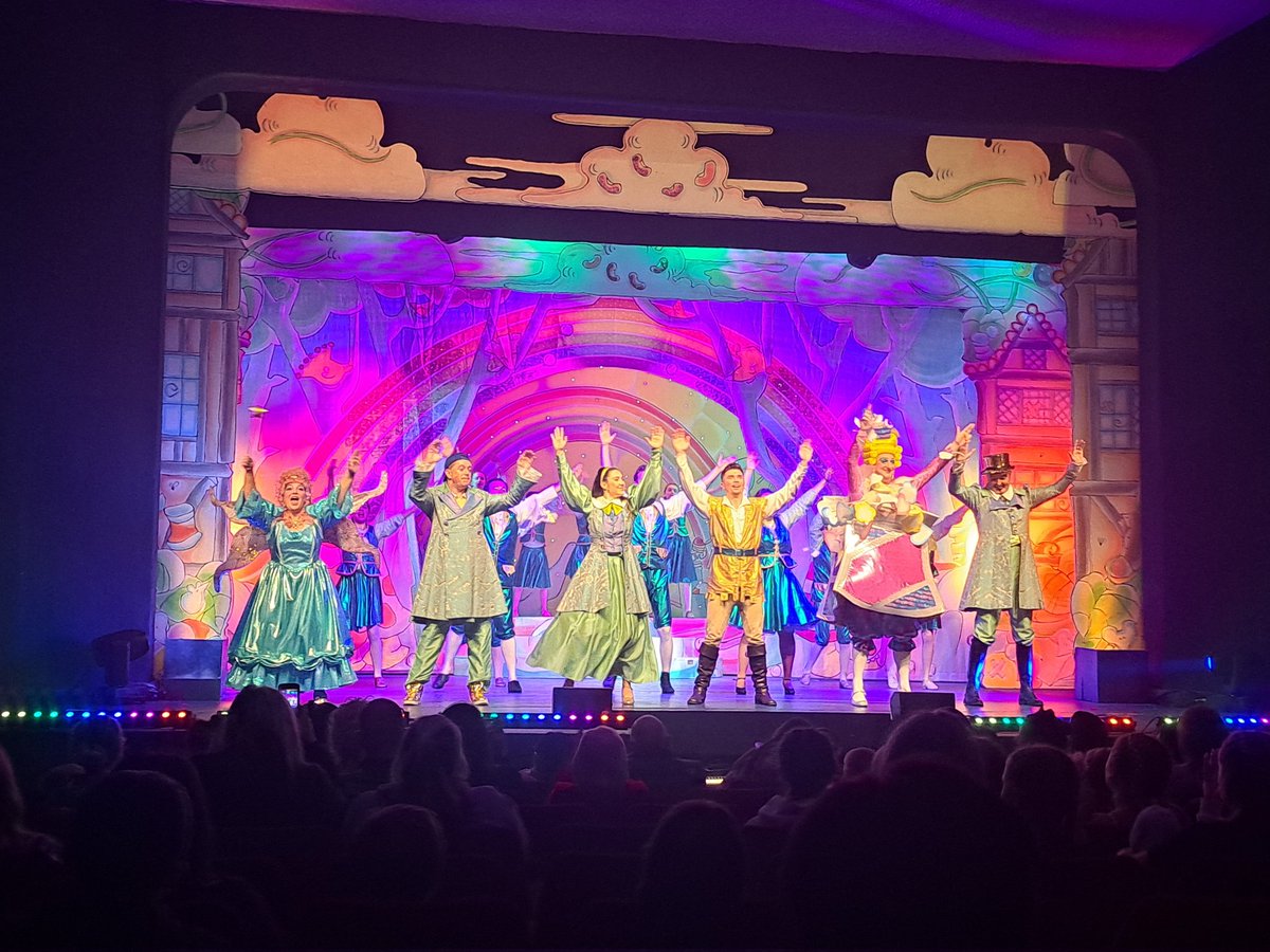 RayGillies2's tweet photo. Had a great night @EALeisure Jack in the beanstalk. Tickets still available check online for availability best it laugh ever https://t.co/jnbsFPrZmG