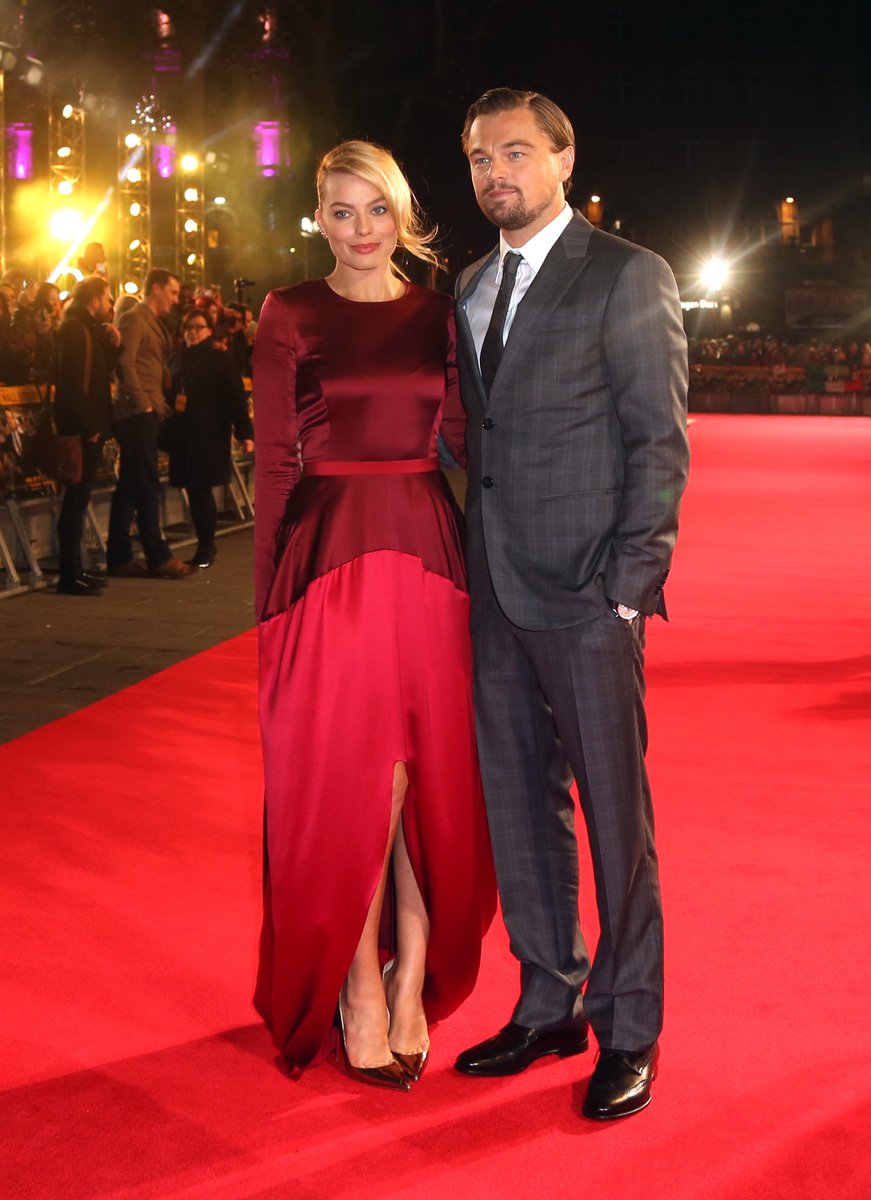 📸: Fallon in Oscar de la Renta attending the Los Angeles premiere of ‘Stock of Belfort’ at TCL Chinese Theatre on Wednesday, November 22. Check it in theaters TOMORROW by <a href="/MovieNationFilm/">Movie Nation Films</a>. #StockBelfortMNP