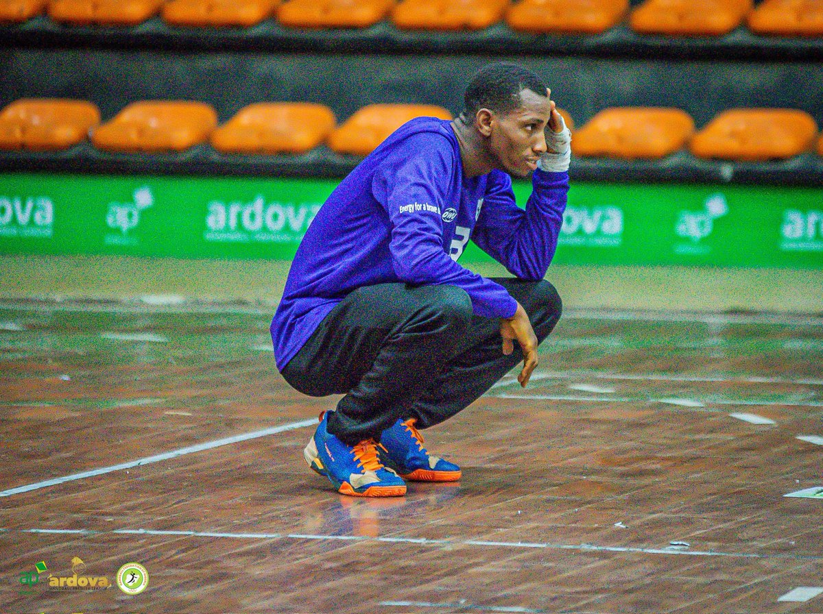 mekus102's tweet photo. This goalkeeper at the Ardova Handball Premier League is taking his time to think about the next move
@ardovaplc @danbusky @Debiwumi
#APHPL https://t.co/6R7nkpWn07