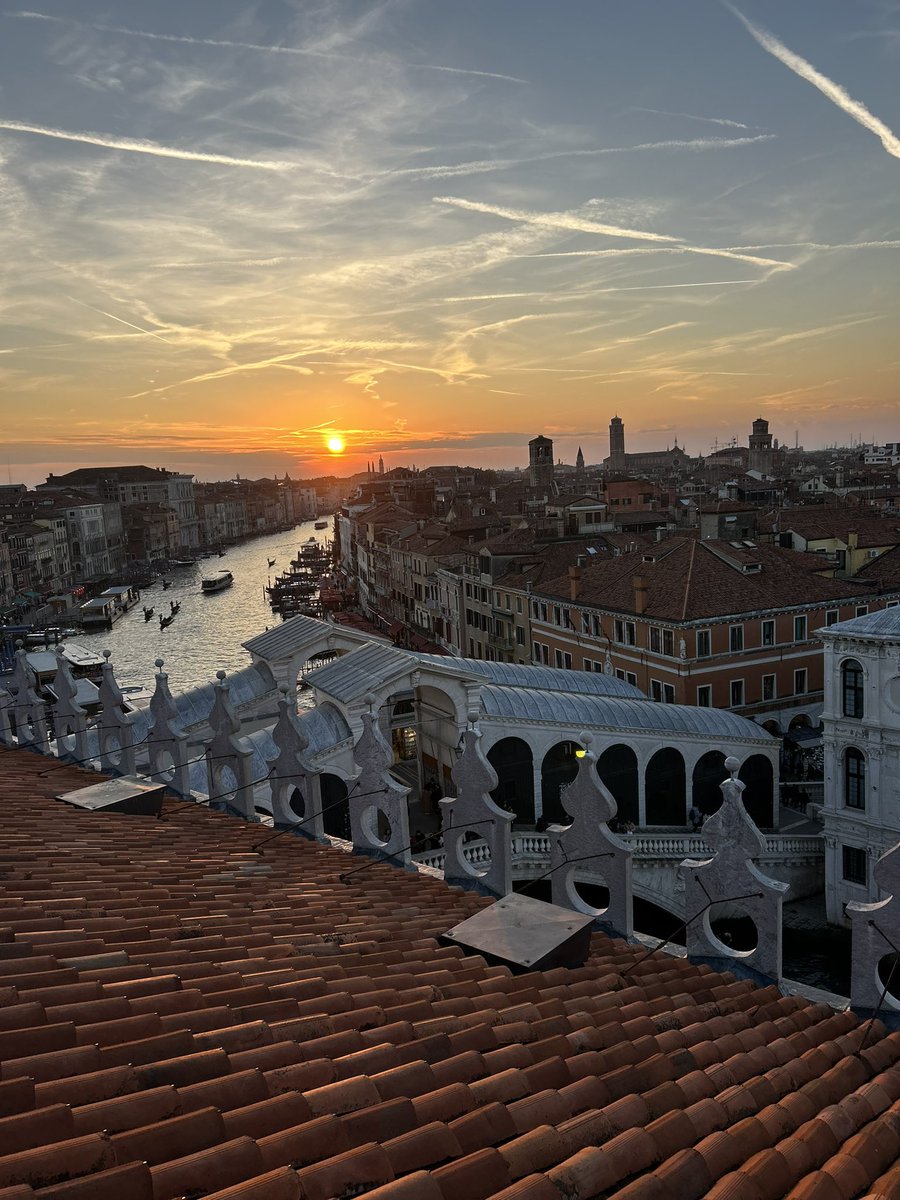HFruia's tweet photo. Sunset in Italy. https://t.co/aSJXu5944o