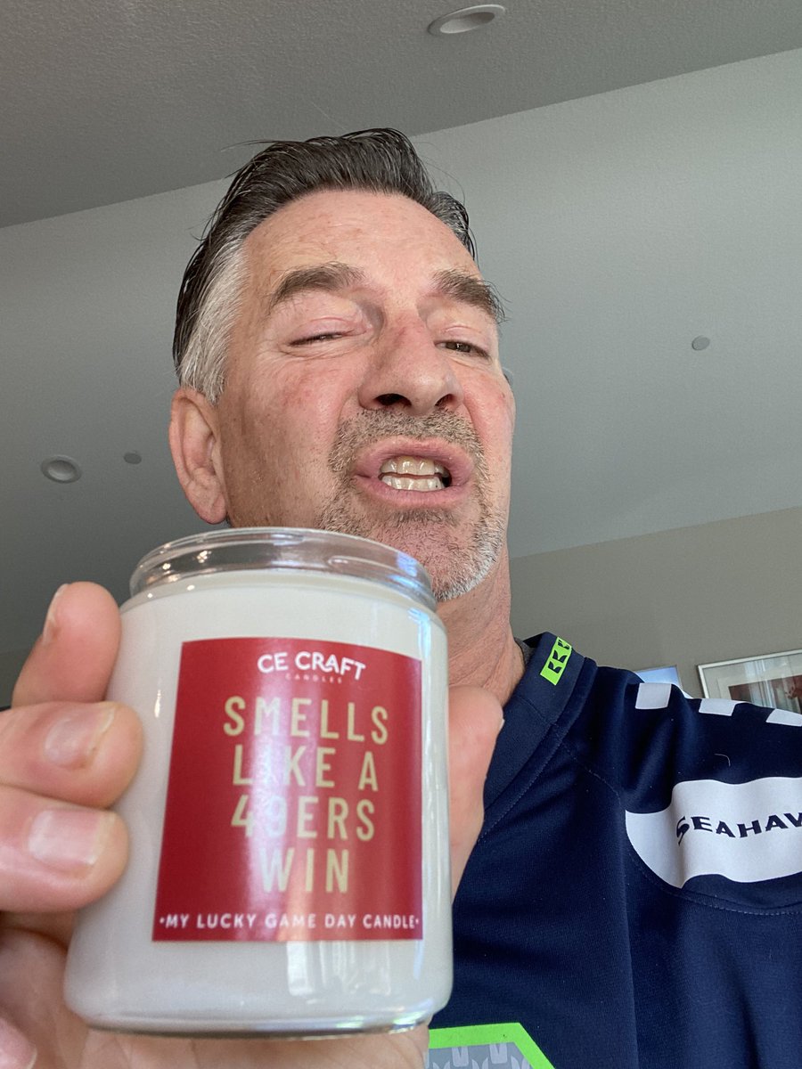 Julie’s putrid candle is messing with the amazing smells rising from our kitchen in this Thanksgiving Day!  #seahawks #49ers