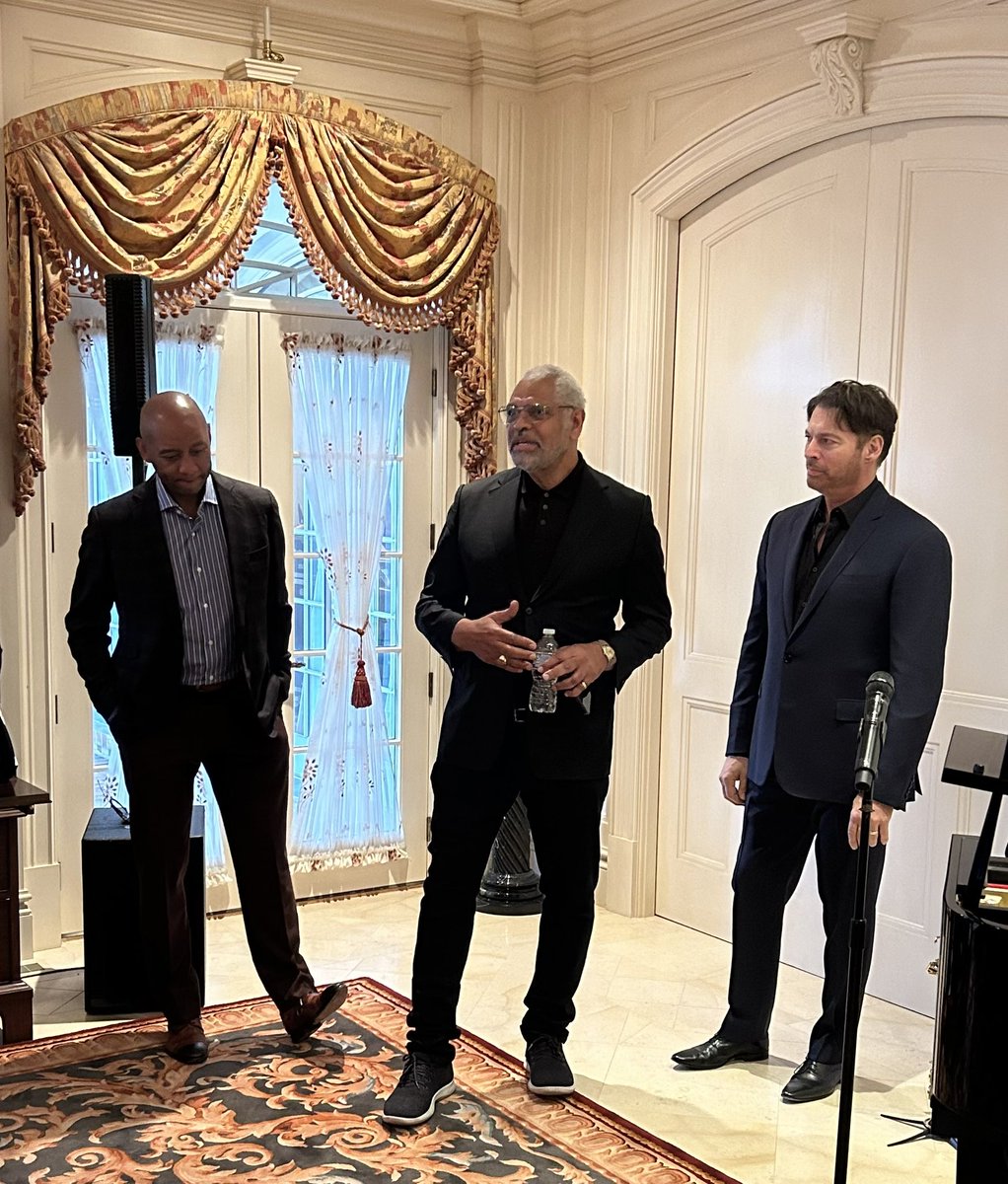 AnnCuiellette's tweet photo. What an incredible evening supporting the Ellis Marsalis Youth Center for Music and hanging with these guys 😊 Thanks Arnold Donald for your extraordinary vision! https://t.co/9w9k5YdnM6