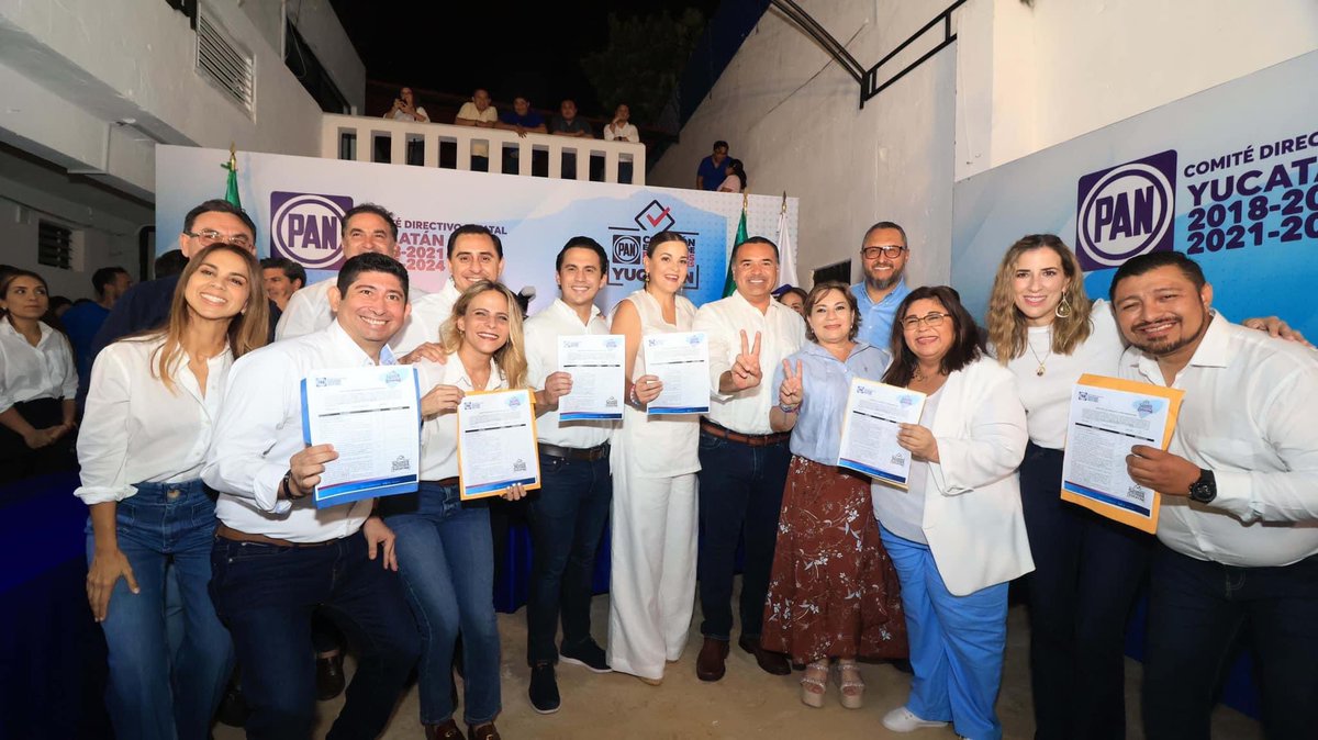 PanYucatan's tweet photo. El Precandidato a la Gubernatura de #Yucatán, @RenanBarrera, el Presidente @AsisFC junto a militantes e invitados acompañamos a @CeciliaPatronL, Coordinadora del #EquipoMérida a su registro como precandidata a Alcaldía de #Mérida del #PANYucatán. https://t.co/AVgHySdhed