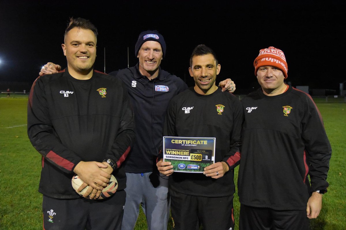 GorseinonRFC's tweet photo. A massive thank you to @gareththomas14 and @kitklubuk for attending our U11s training session last night and awarding them with £500 towards kit for @surridgesport! What a fantastic evening for the children, parents and coaches https://t.co/qa6B4kUZTe