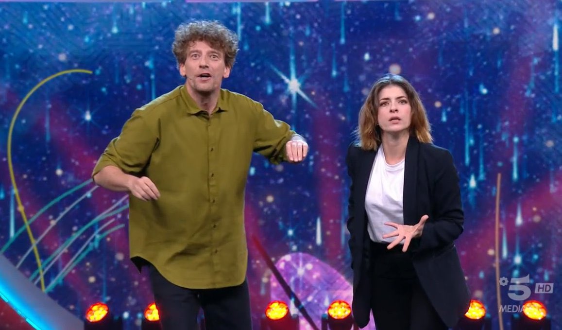 AndriyPaskar's tweet photo. CHE PUNTATA ICONICA #DonMatteo14 #BuongiornoMamma #Mariachiaragiannetta #Klaudiano #Panpers #AndreaPisani #BeatriceArnera #claudiobisio #vanessaincontrada #unprofessore2 #zelig https://t.co/CTCkzCD6v1