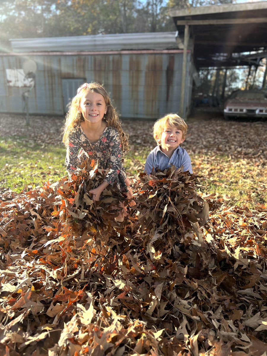 devanbarbour's tweet image. Happy Thanksgiving, from our family to yours! 

A special thank you to the men and women in uniform away from home, and the families around the table wishing they were here. We appreciate all you do to protect freedom and keep us safe.