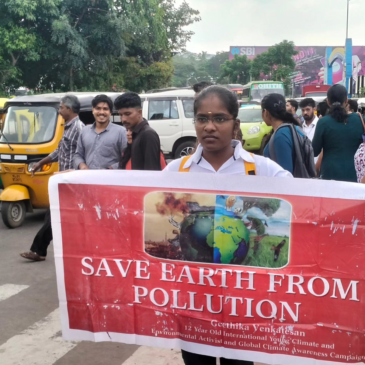At Trivendrum City, Keralam...I hope this Environmental journey gives me a small satisfaction .
A small awareness Campaign at busiest busstand area of #Trivendrum City .
#SaveEarthFromPollution 
#SaveForestry 
#DontDestroyForestry #MinimizeUrbanDream #SaveEarth @GretaThunberg