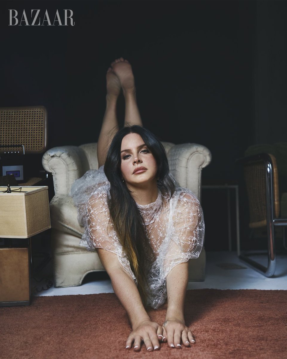 LanadelreyStats's tweet photo. "Did you know that there's a tunnel under Ocean Blvd" Charts & Stats update (nov 23rd 2023)

Spotify
> Total streams — 675,200,488
> 1,992nd most streamed album of ALL time
> 66th most streamed album released in 2023
> Most streamed song: Let The Light In — 110,201,535
> Least streamed song: Jon Batiste Int. — 9,243,666
> Average streams — 42,200,030 

YouTube — 95,386,517 total views

Genius — 6,181,242 total views

Certifications:
> UK — Gold certified (100,000 units)
> Poland — Gold certified (10,000 units)

Sales: 
> 785,000 streaming units (@chartmastersorg)
> +1M sales worldwide
> +320k sales in the US
> +100k sales in the UK
> +50k sales in Germany
> +40k sales in France

> +132k vinyls sold in the US
> +34k vinyls sold in the UK

> 216k sales first week worldwide
> 115k sales first week US (87k pure)
> 41,925 sales first week UK

Charts:
> #127 Billboard 200 — Year-End Charts
> #15 Top Album Sales — Year-End Charts
> 27 weeks on Billboard 200
> 19 weeks on UK album chart
> 17 weeks on Germany album chart

Apple Music: (@Kworb)
> 203rd most popular album of all time
> 10 days spent at #1 most popular album worldwide

Achievements:
> Biggest Vinyl Sales week of Lana's career in the US
> Lana Del Rey's third biggest opening week in the US

Awards:
> 5 Grammy nominations including AOTY and SOTY.
> 1 VMA and 1 EMA won