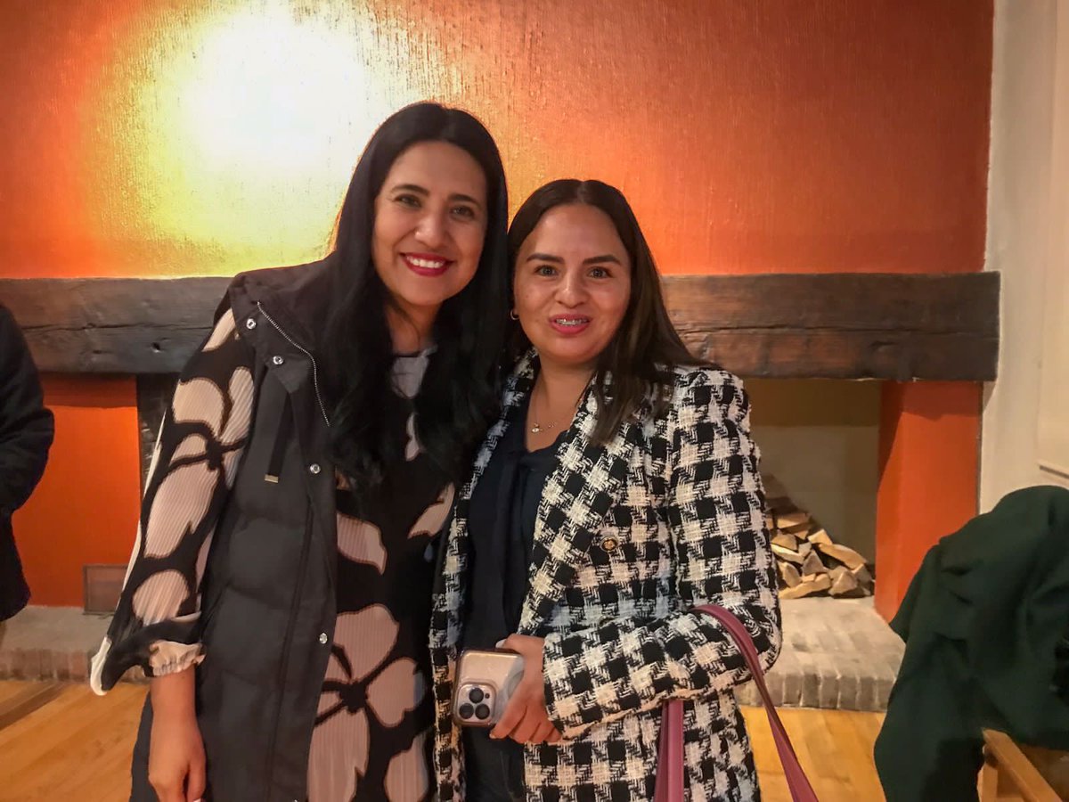 📍Hoy en reunión con <a href="/NellyCarrascoIV/">Nelly Carrasco</a>, Secretaría de Cultura y Turismo, para la Presea Estado de México, para #mexiquenses destacados, en la modalidad de Arte y Cultura "Sor Juana Inés de la Cruz". 🎨🎭

Participa, aún estás a tiempo. edomex.gob.mx/registro_presea
#ViriFuentes #PRD