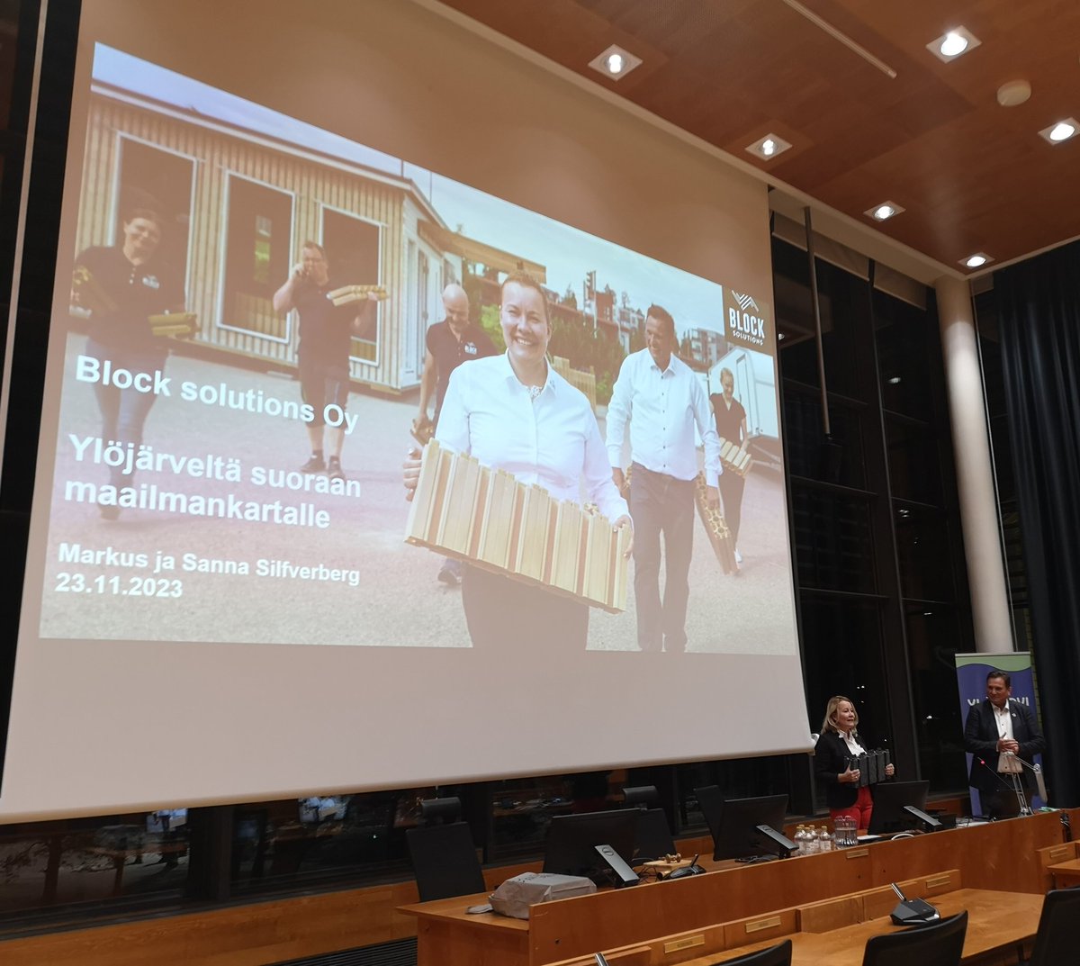 isolahteenmaki's tweet photo. Olipa kova kattaus ylöjärveläistä yrittäjyyttä tänään lavalla👍 Iso kiitos puheenvuoroistanne: Sanna ja Markus @blocks_global, Eero #lehtovuorioy, Tero #mattilabros ja Risto #AvantTecno. Kiitos tilaisuuden yhteistyöstä #ylöjärvenyrittäjät ja @YUutiset👍
#ylöjärvenyrityspalvelu https://t.co/0936D36SJ3
