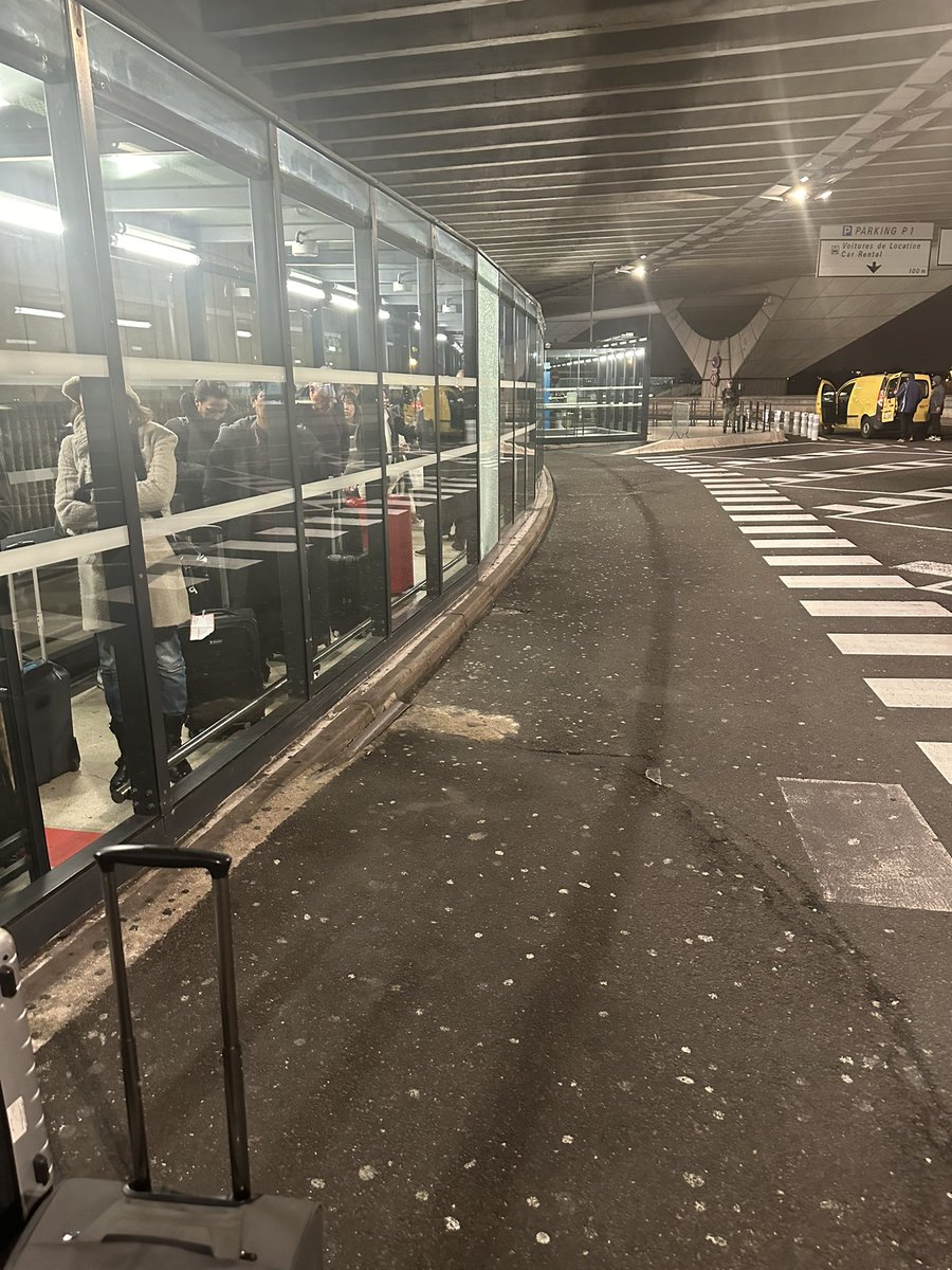 jpullmo's tweet image. Merci #adp aucune anticipation
Pour demander les taxis en zone d’attente . Toujours au top . …