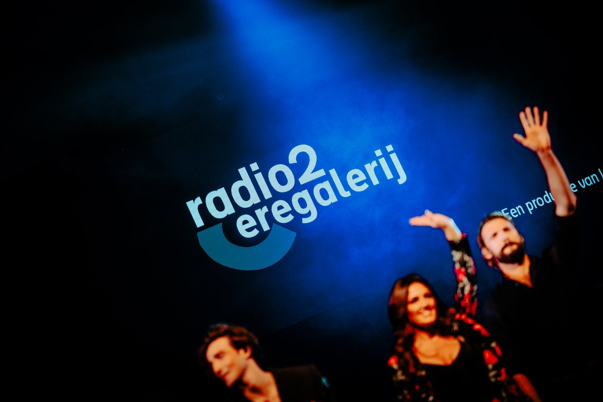 radio2 (@vrtradio2) on Twitter photo Wat een plaatjes! 😍 De Radio2 Eregalerij werd een avond vol prachtige muziek, ambiance en een tikkeltje emo!
Kon je er niet bij zijn? Op zondag 3 december vanaf 12u hoor je de volledige show op Radio2! Wat een plaatjes! 😍 De Radio2 Eregalerij werd een avond vol prachtige muziek, ambiance en een tikkeltje emo!
Kon je er niet bij zijn? Op zondag 3 december vanaf 12u hoor je de volledige show op Radio2!