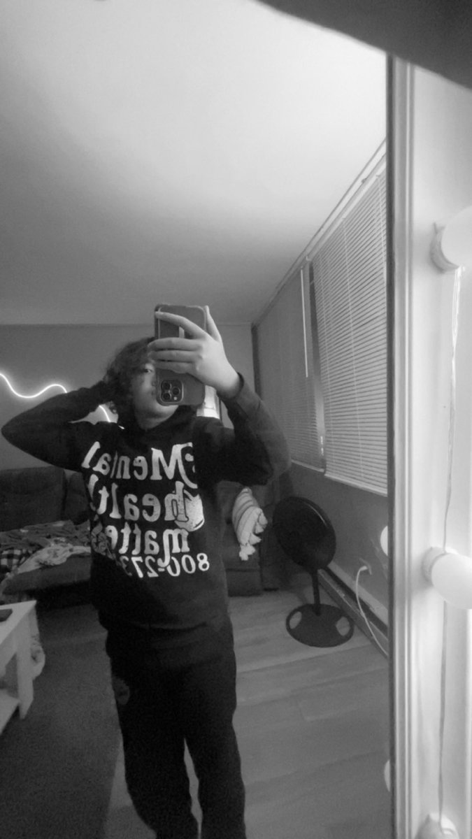 1keepur's tweet image. wrists bleedin, parents seethin

✱