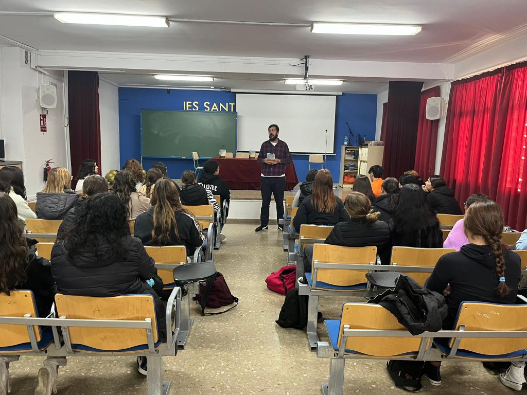 Gracias a los alumnos y profesores de <a href="/iessantaaurelia/">IES Santa Aurelia</a> por la atención, por los reencuentros y por todo lo compartido en esta mañana. Sigamos en el aprendizaje.

#alzheimer #libro #compartir