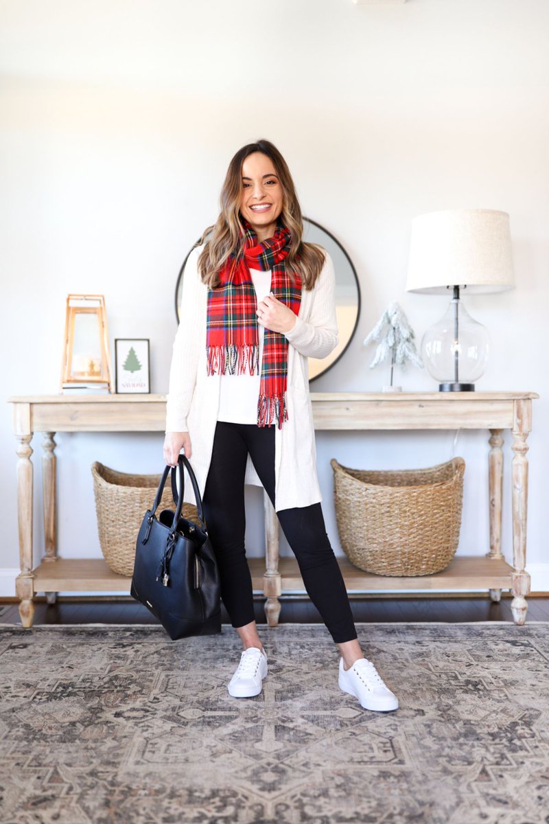 cleomadisonblog's tweet photo. 10 Festive Christmas Outfits With Leggings https://t.co/GORc1ZySJ5 #ootd #modestfashion #christmas https://t.co/3H8RB5Wr3j