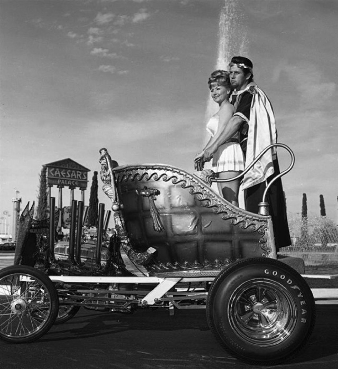 CaesarsPalace's tweet photo. Rolling into a Holiday weekend #LikeACaesar ✨
📸 Las Vegas News Bureau https://t.co/Vi8R8FQ7wI