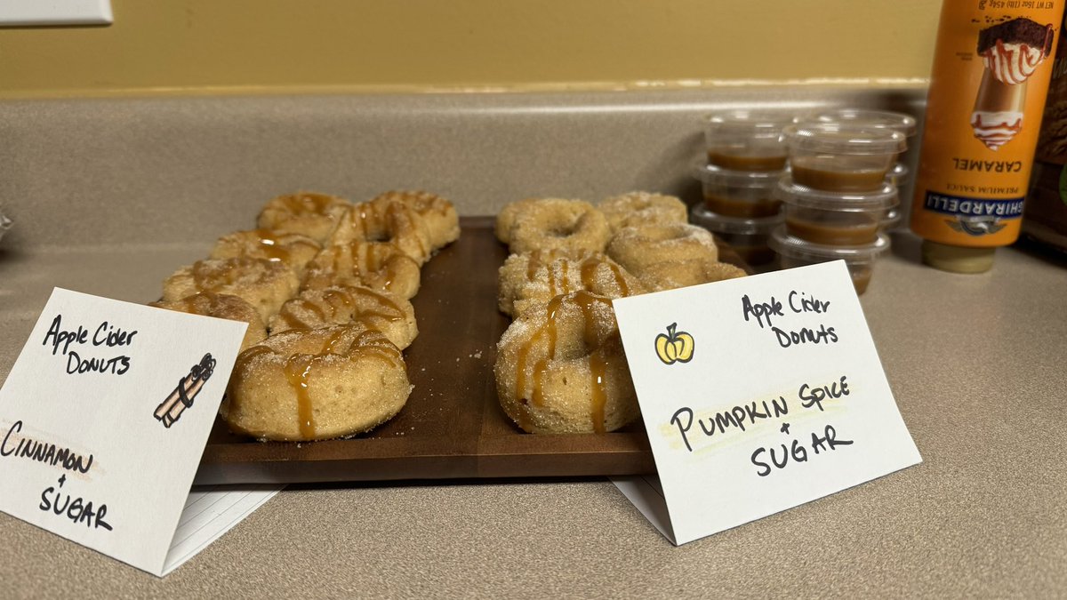 ChromaHere's tweet photo. At family dinner for Thanksgiving and brought some apple cider doughnuts for dessert 😌 https://t.co/HyfiX9ZtZj