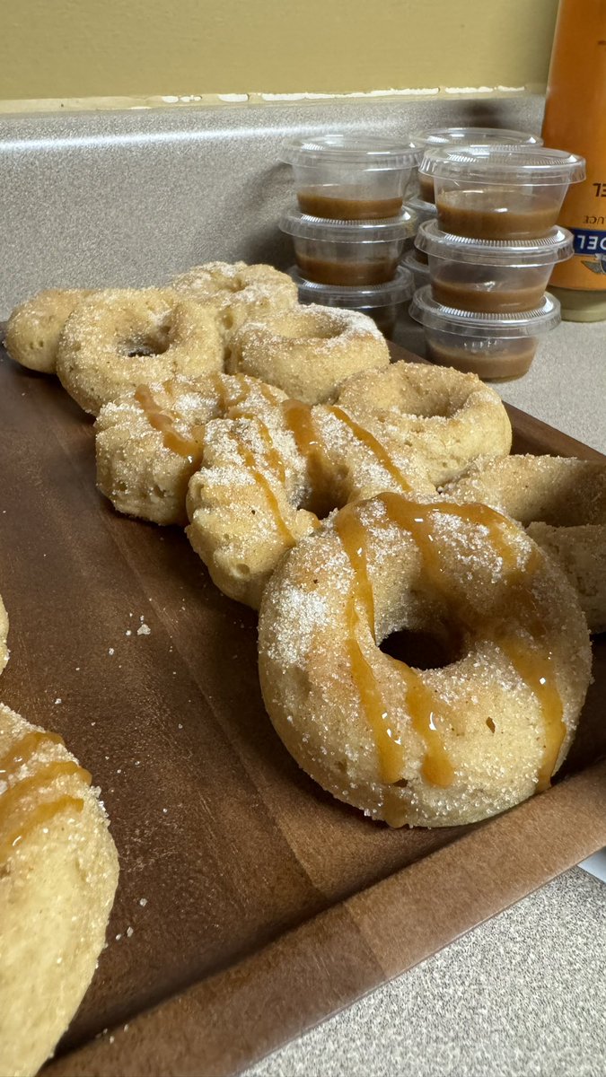 ChromaHere's tweet photo. At family dinner for Thanksgiving and brought some apple cider doughnuts for dessert 😌 https://t.co/HyfiX9ZtZj