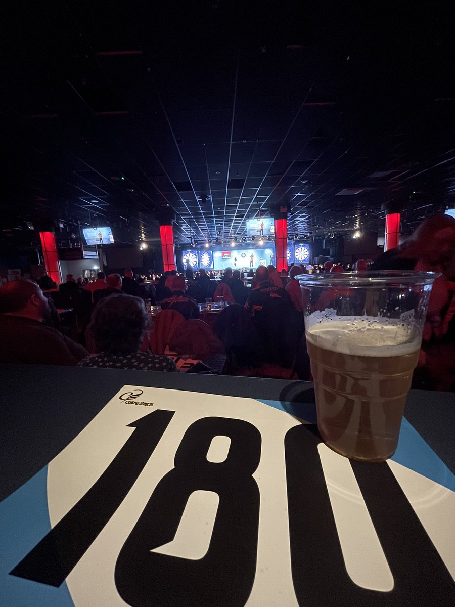 michellem1978's tweet photo. #pdc #butlinsminehead #darts Day 1 of 4 ! https://t.co/JpZ2qunHVa