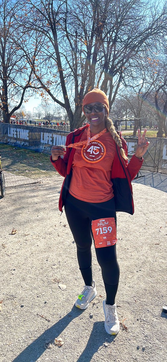 Ms_ShanahB's tweet photo. Thankful to run another race on this holiday! 8k Turkey Trot Chicago done and done! #ThanksGiving2023 
#racer #runnerlife #runnergirl https://t.co/e9QwnbVQRB