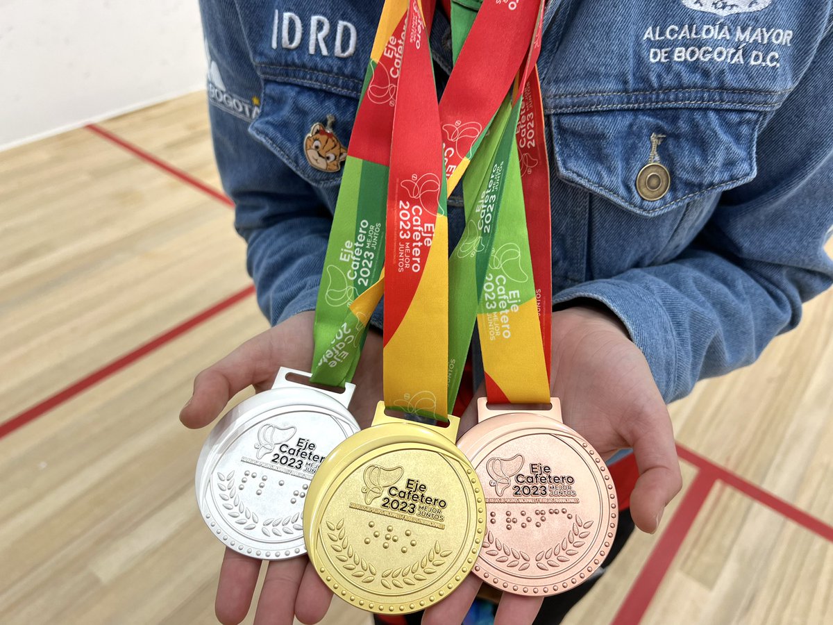 catapelaez4's tweet photo. 👊⚔️XXII Juegos Deportivos Nacionales @EjeCafetero2023 💫☕️

-Individual: 🥉
-Dobles mixto: 🥈
-Equipos: 🥇

🙏¡Gracias a todo el equipo! @IDRD #squash #equipobogota #juntosporlagrandeza @bkcolombia1 @MinDeporteCol https://t.co/Uuddj2BfJ0