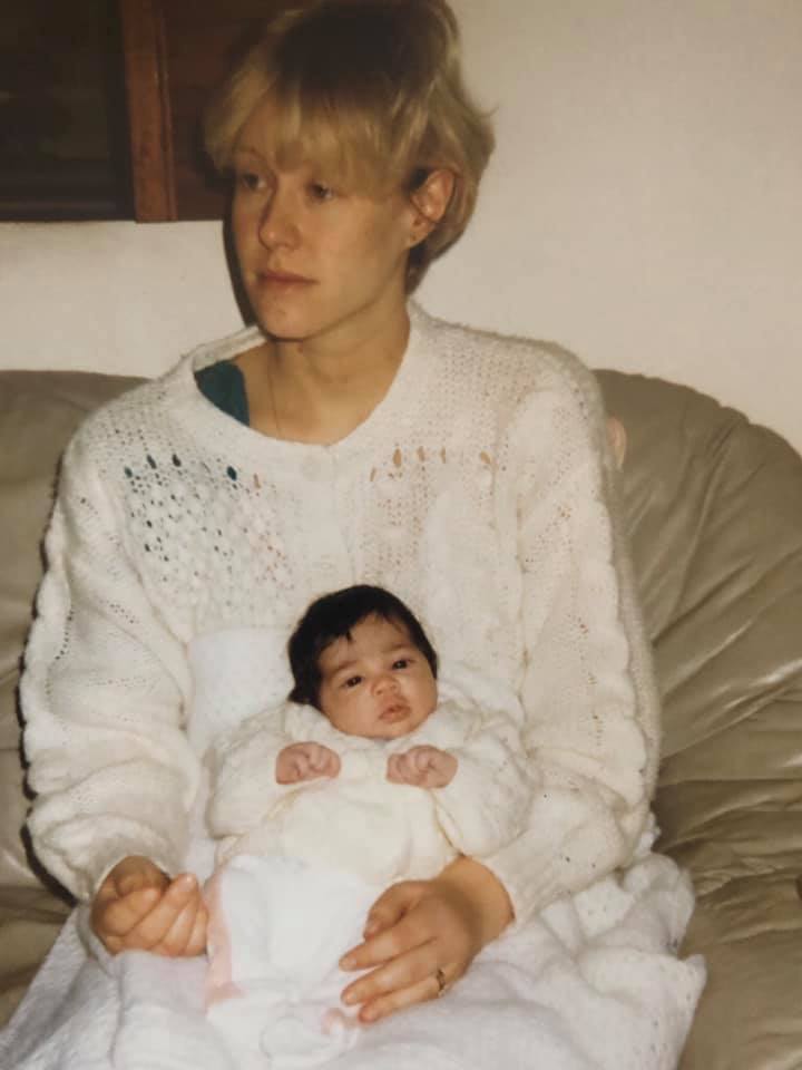 SabrinaDe_Souza's tweet photo. When her #rheumatoidarthritis was at its worst, simple tasks like holding a mug became insurmountable. 

But as a young mother she faced flare-ups with unwavering strength, changing my nappies with her teeth when she had no strength left in her fingers.

#DisabilityRights https://t.co/lB4MB17cCc
