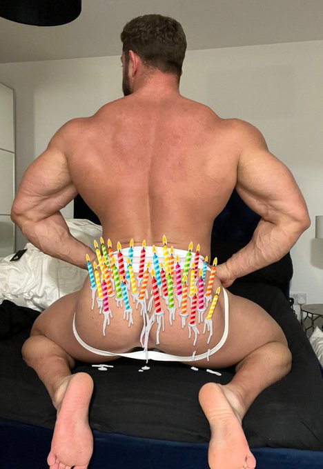 It's my birthday! 🎉🎂 Can you guess how many candles are on my birthday cake this year? Retweet this cake
