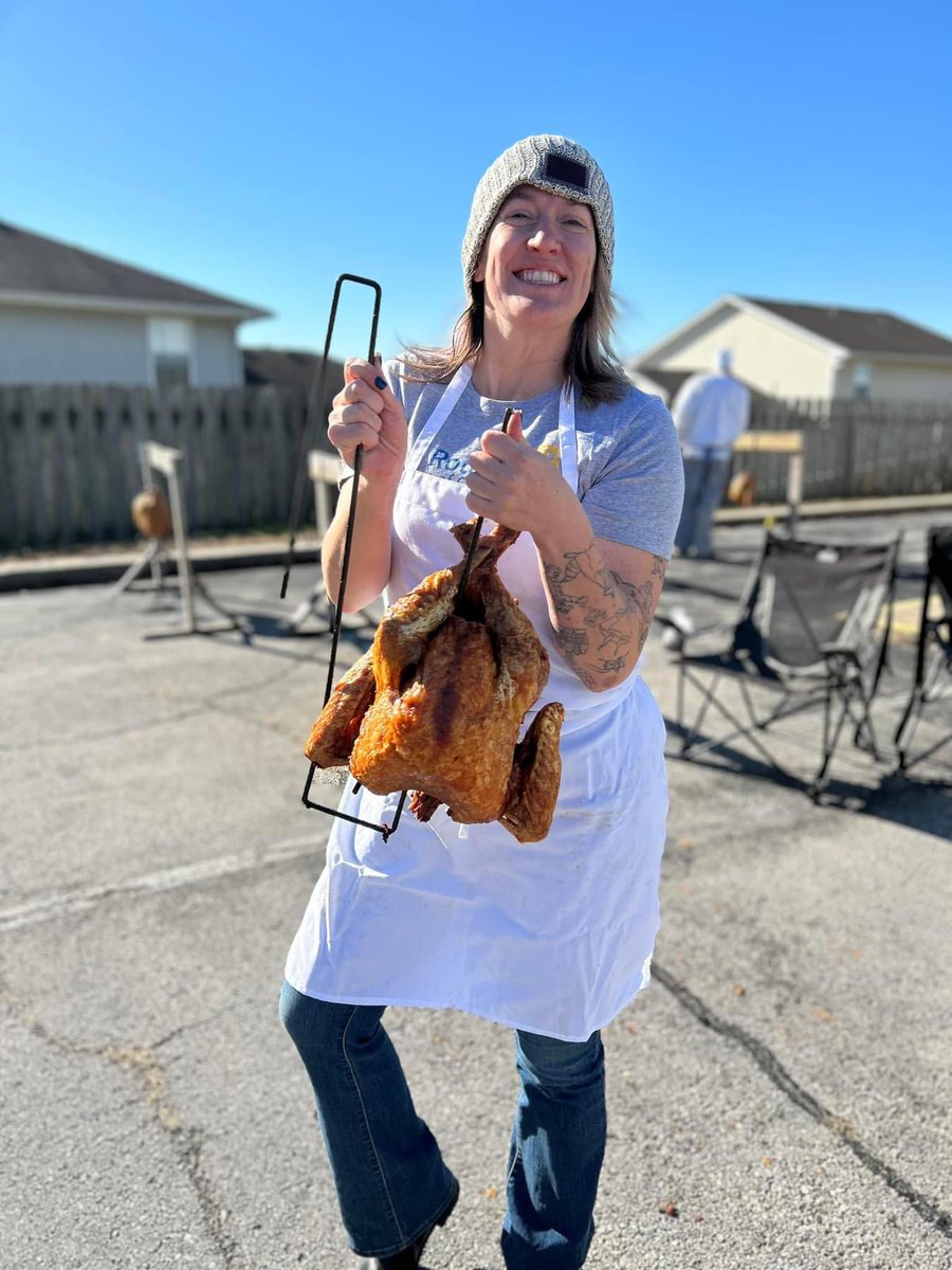 sheenarice's tweet image. This could be a dating profile pic, just imagine a dude and a fish. Happy Thanksgiving!