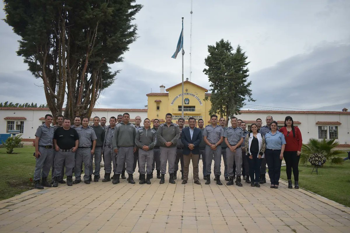 encope_spf's tweet photo. El Presidente del ENCOPE, prefecto Cristian Canteros, recorrió las instalaciones de la Colonia Penal de Gral Roca (U.5) 👏🏼 https://t.co/WFh9MslhEG