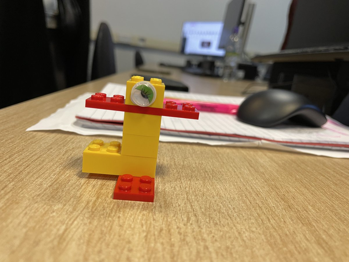 SafiaBarikzai's tweet image. We absolutely loved working with @LSBU_LSS Education students. #playfulcoding #LEGOrobots #creativecoding