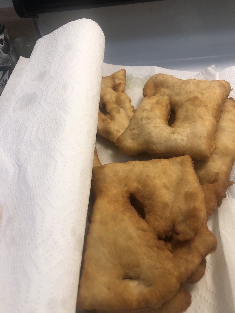 DDarkwicahpi's tweet photo. Made some baby fry breads. #frybreadpower #NAHM #NativeAmericanHeritagemonth #nativedad https://t.co/IGrTaobiIG