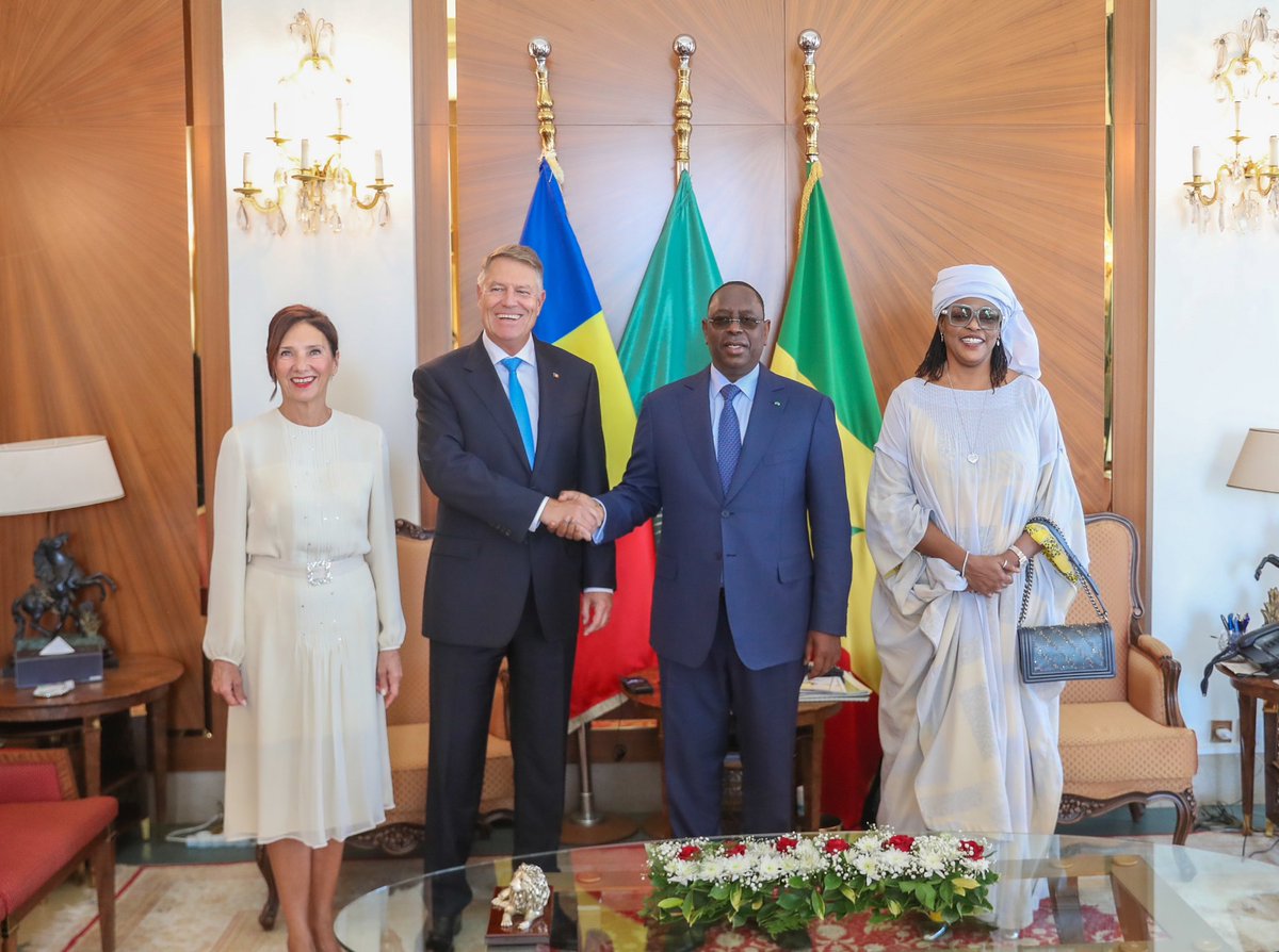 Je remercie mon homologue de la Roumanie <a href="/KlausIohannis/">Klaus Iohannis</a> pour sa visite officielle au Sénégal. 
Nos discussions fructueuses de ce 23 novembre ont porté sur la coopération bilatérale entre nos deux pays notamment dans les domaines de l'éducation et de la formation, la recherche et