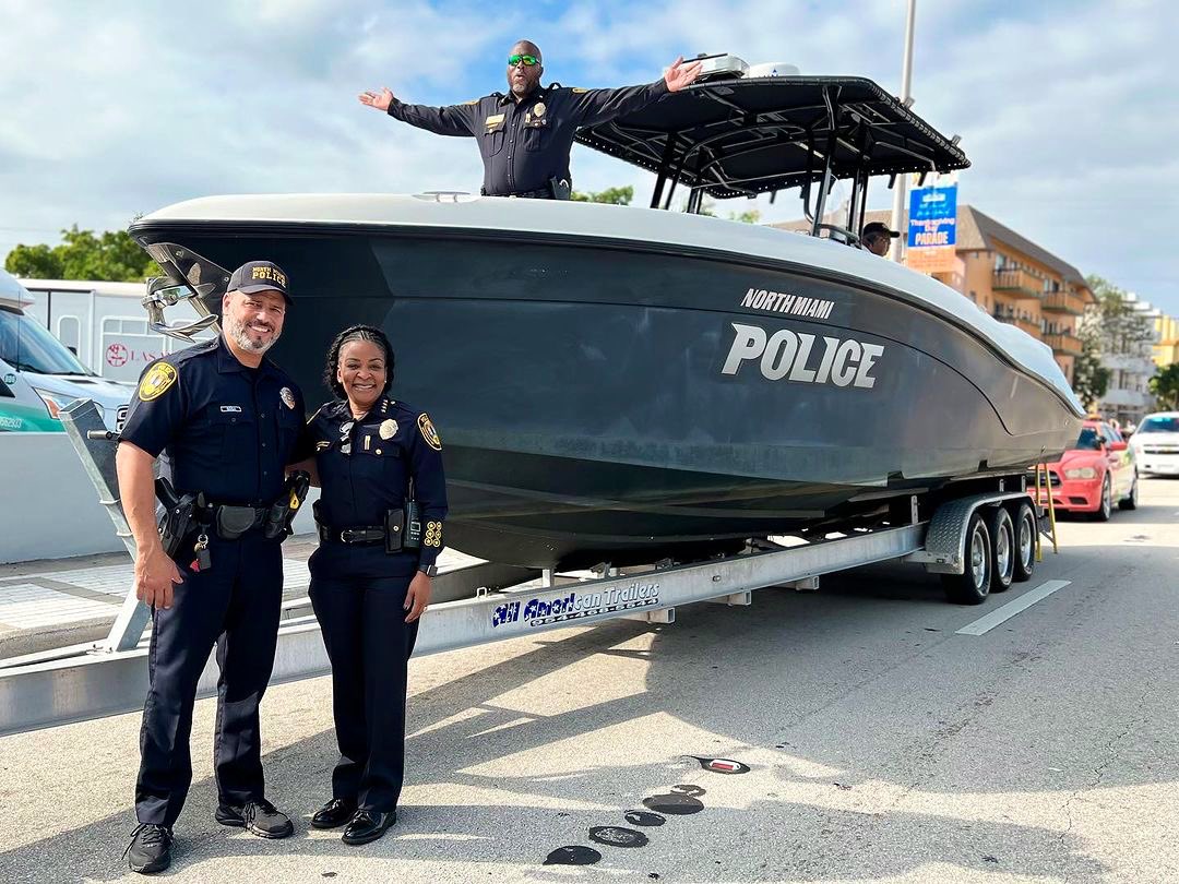 ChiefGauseNMPD's tweet photo. Thank you to our community for joining us today at the @NoMiNews 48th Annual Winter National Thanksgiving Day Parade, Happy Thanksgiving! ๐ฆ๐ @NorthMiamiPD #MakingAPositiveImpact
#thanksgiving #thanksgivingdayparade #communityengagement #givethanks #northmiami https://t.co/eFUVXL0ChB