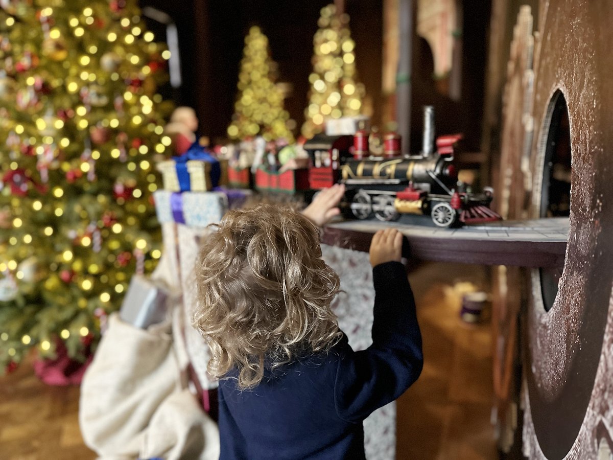 Victoria Phipps MBE (@victoria_phipps) on Twitter photo What better way to kick off the 2023 festive season than with #Christmas <a href="/ChatsworthHouse/">Chatsworth</a>?🎄Magic. What better way to kick off the 2023 festive season than with #Christmas <a href="/ChatsworthHouse/">Chatsworth</a>?🎄Magic.