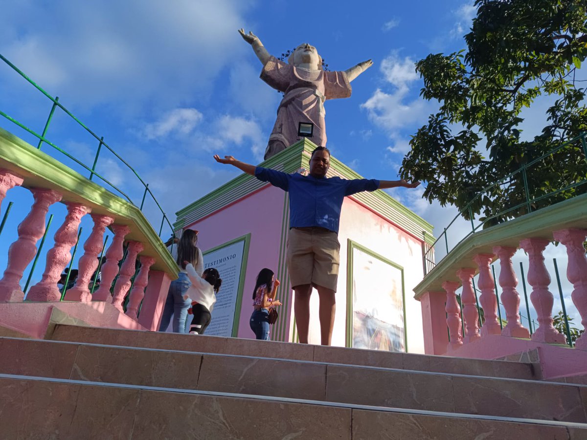 BrauliCastillo's tweet photo. Visitando el monumento al divino niño https://t.co/V17xv72ECs