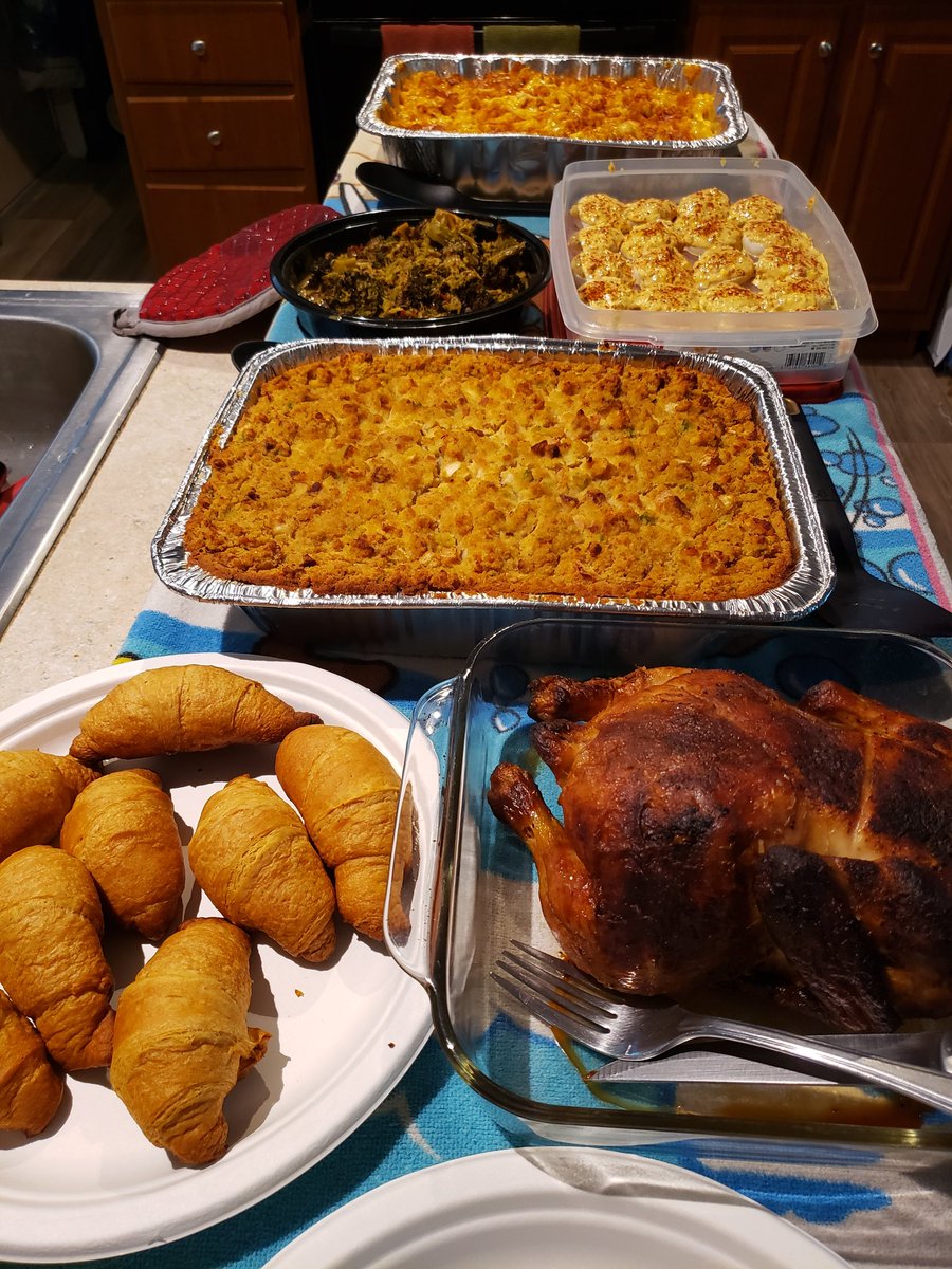 ColeyRushing's tweet photo. This was our spread ar the house. ๐ It was just me and my daughter but I cooked ( yes ladies you read that right ) I cooked like there was 20 people here. #leftoversfordays https://t.co/7hdX8h9TJH
