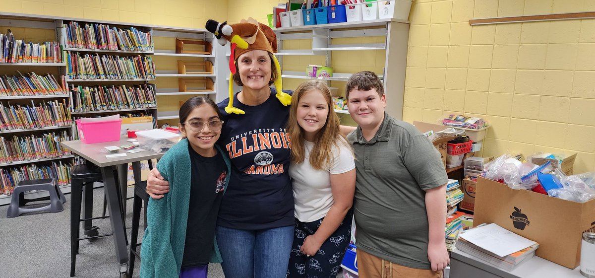 HMonti41's tweet photo. From my school to yours, Happy Thanksgiving! #PHpanthers https://t.co/TlYbKwkWfu
