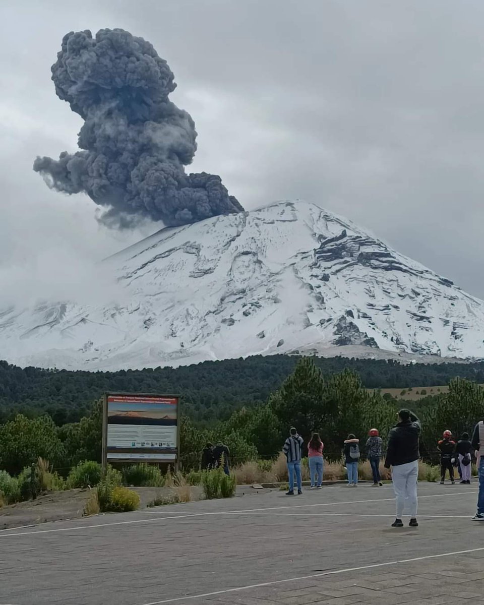 13_iracheta's tweet photo. Don Goyo,  nieve y ceniza https://t.co/RkOfWNXHPy