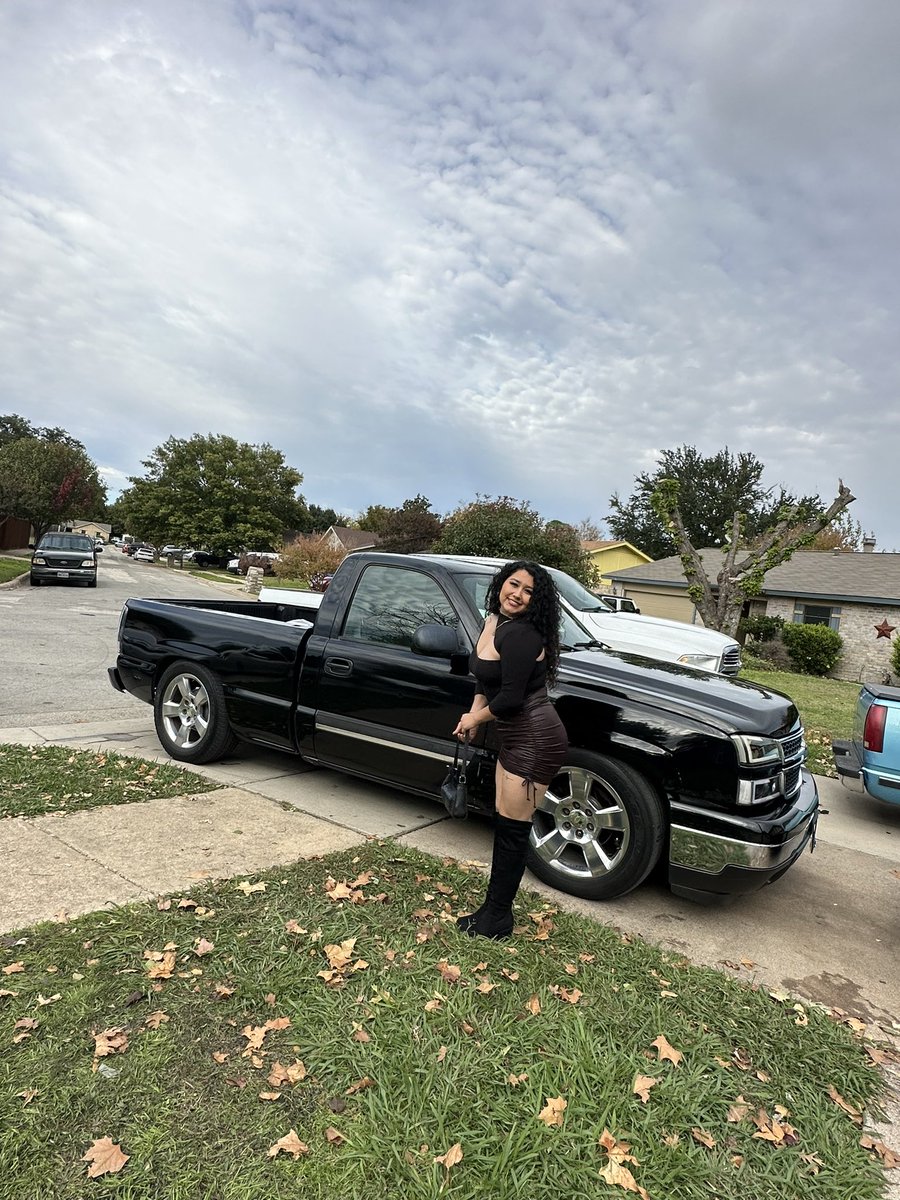 Mishellleeeee's tweet image. If you can’t decide, post them all 🖤🤎